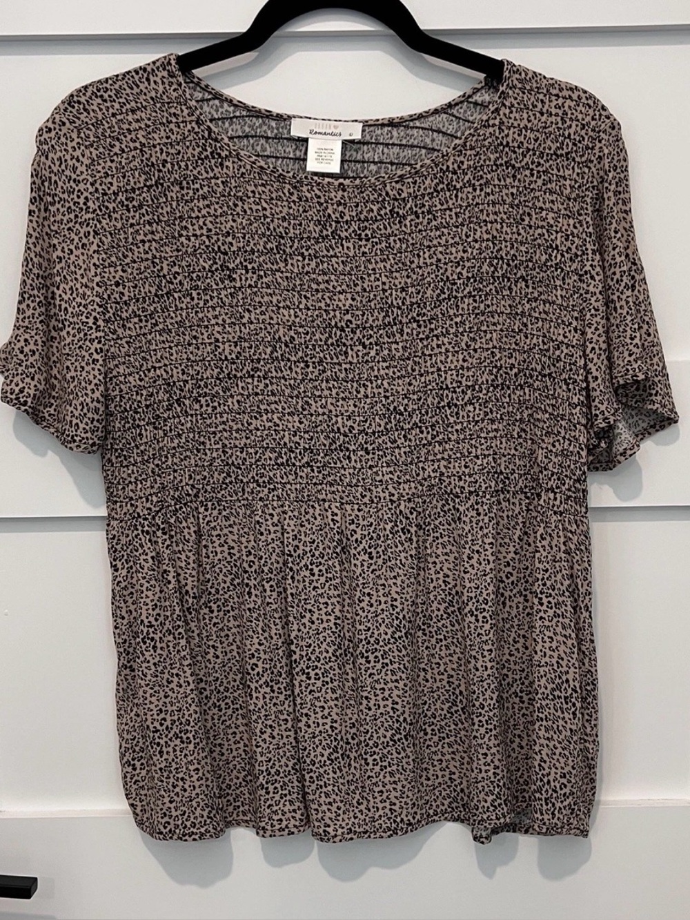 URBAN Romantics Taupe and Black Smocked Short Sleeve Top